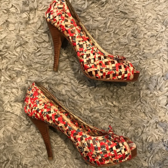 🛑 SOLD! Peep Toe Pumps w/ Floral Pattern & Bow 🛑 - Picture 4 of 11